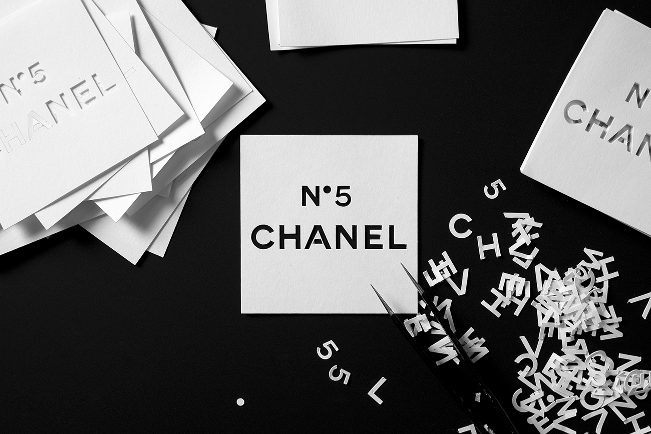 Chanel studio design Maud Vantours paper art design papier Paris